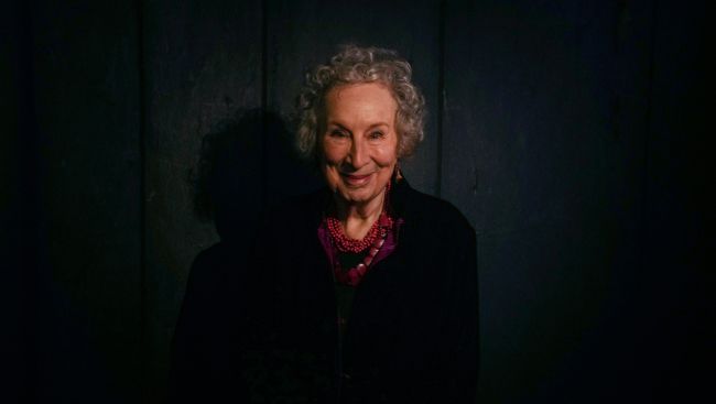Margaret Atwood takes aim at Alberta's school library books ban with satirical story